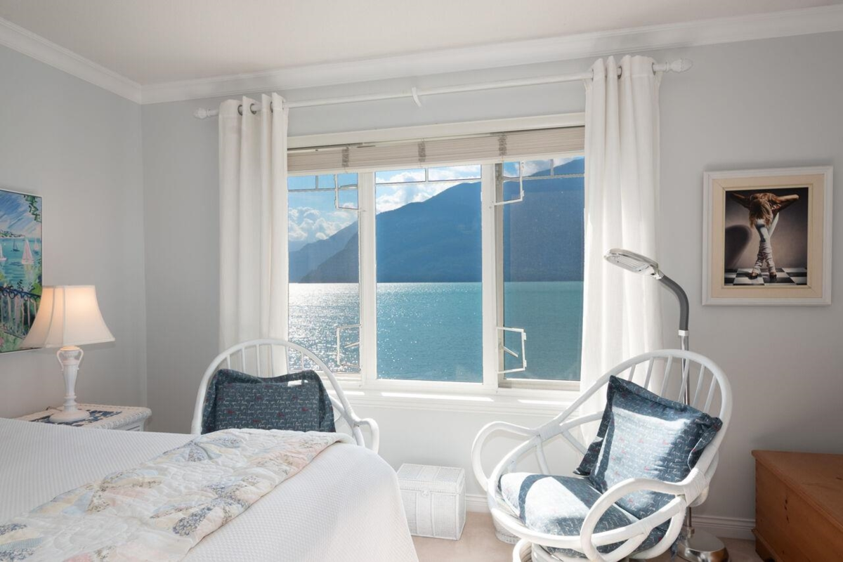 Entry Foyer Photo of 15 Beach Drive, Furry Creek, BC