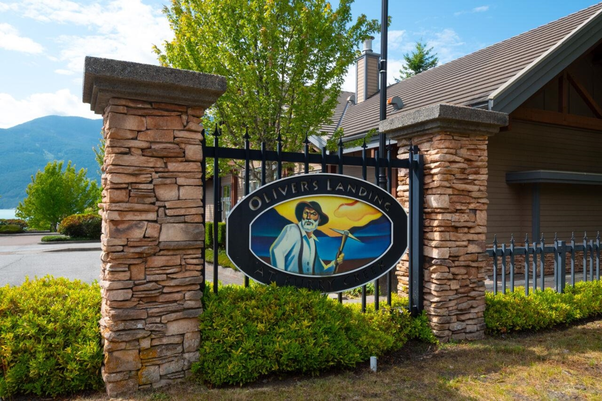 Front Yard Photo of 15 Beach Drive, Furry Creek, BC