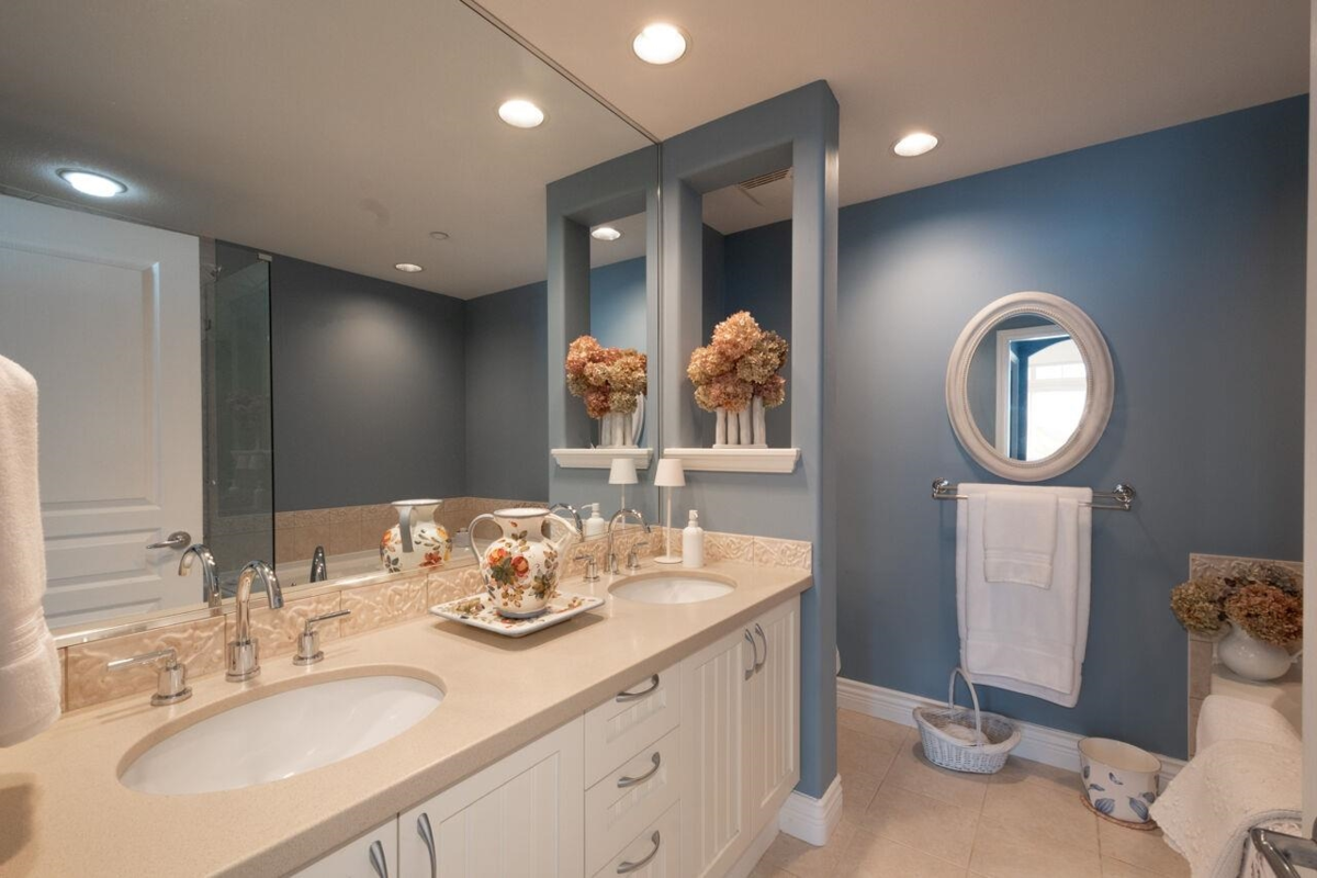 Guest Bathroom Photo of 15 Beach Drive, Furry Creek, BC