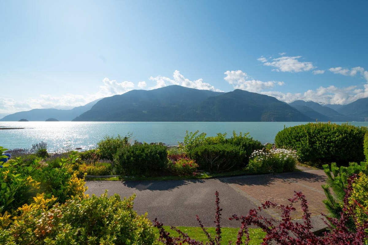 Kitchen Photo of 15 Beach Drive, Furry Creek, BC