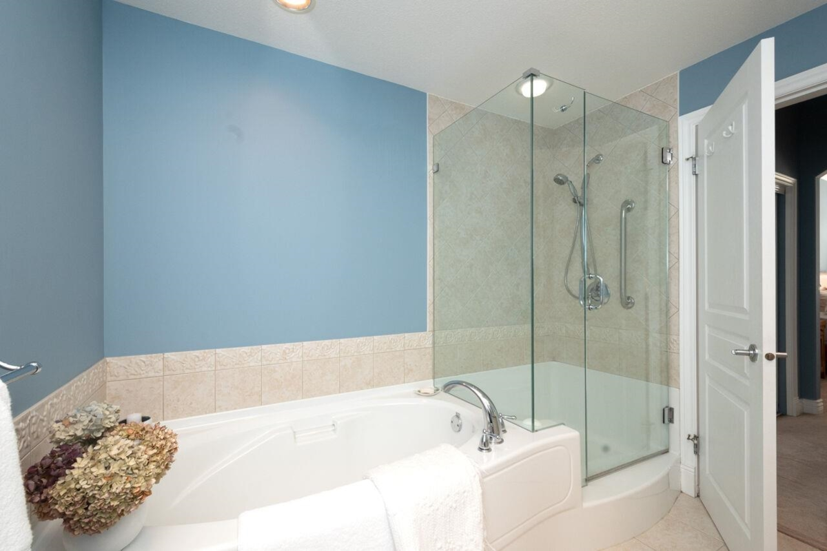 Powder Room Photo of 15 Beach Drive, Furry Creek, BC