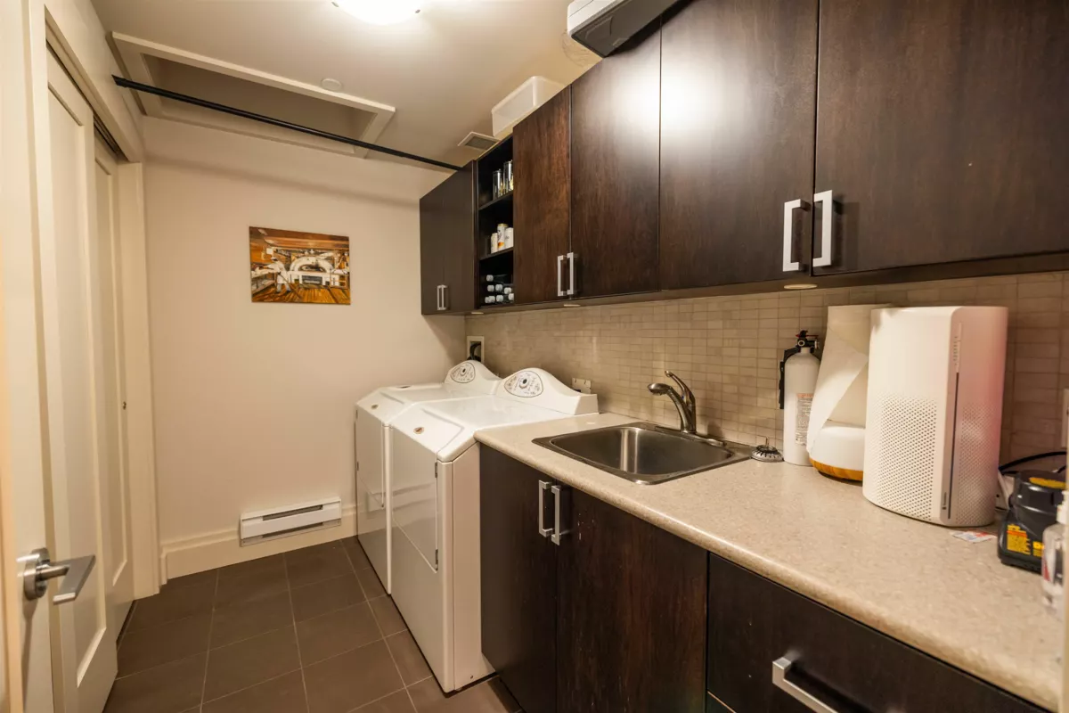 Backyard Photo of 101 15097 Marine Drive, White Rock, BC