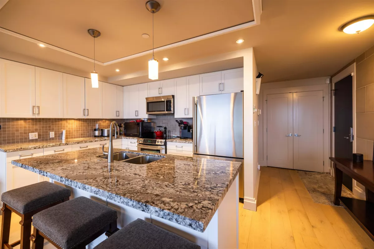 Basement Recreation Room Photo of 101 15097 Marine Drive, White Rock, BC