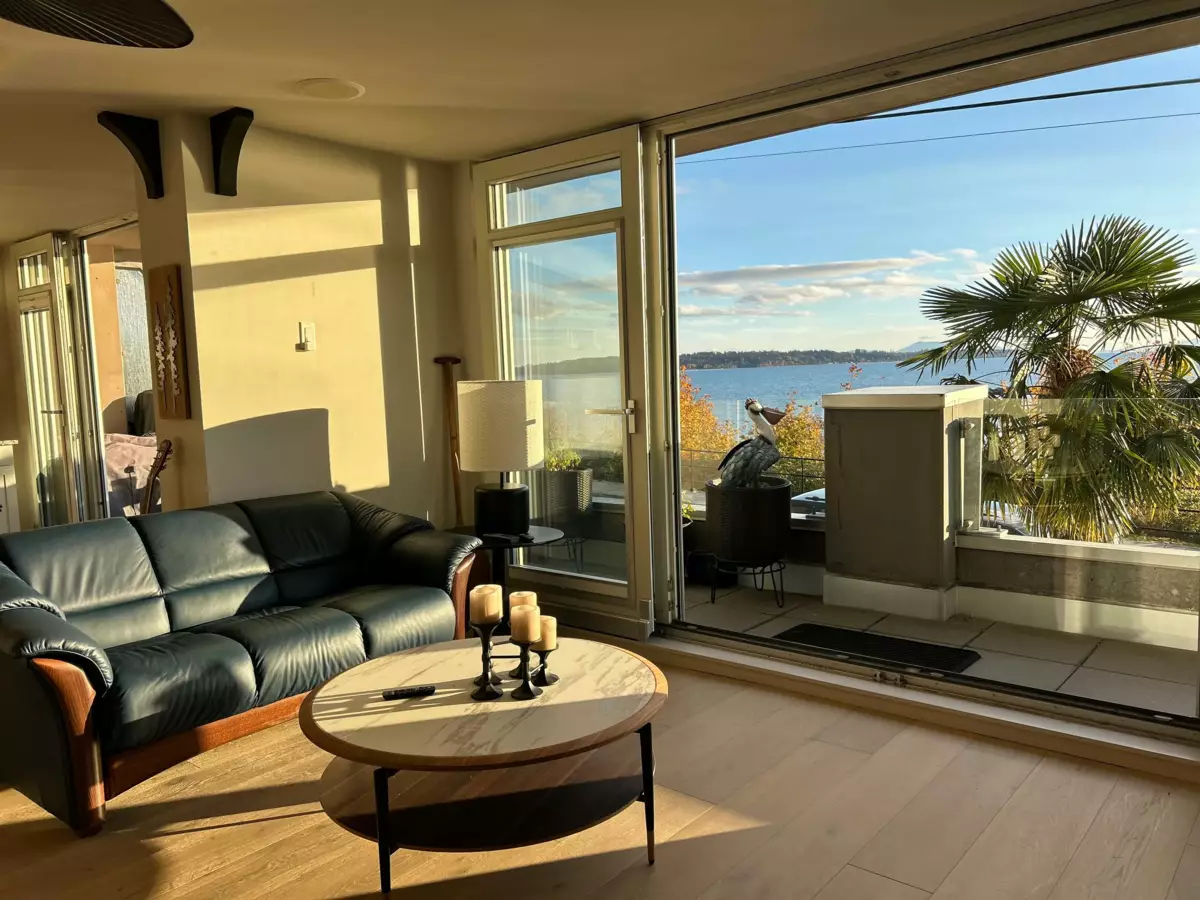 Breakfast Nook Photo of 101 15097 Marine Drive, White Rock, BC