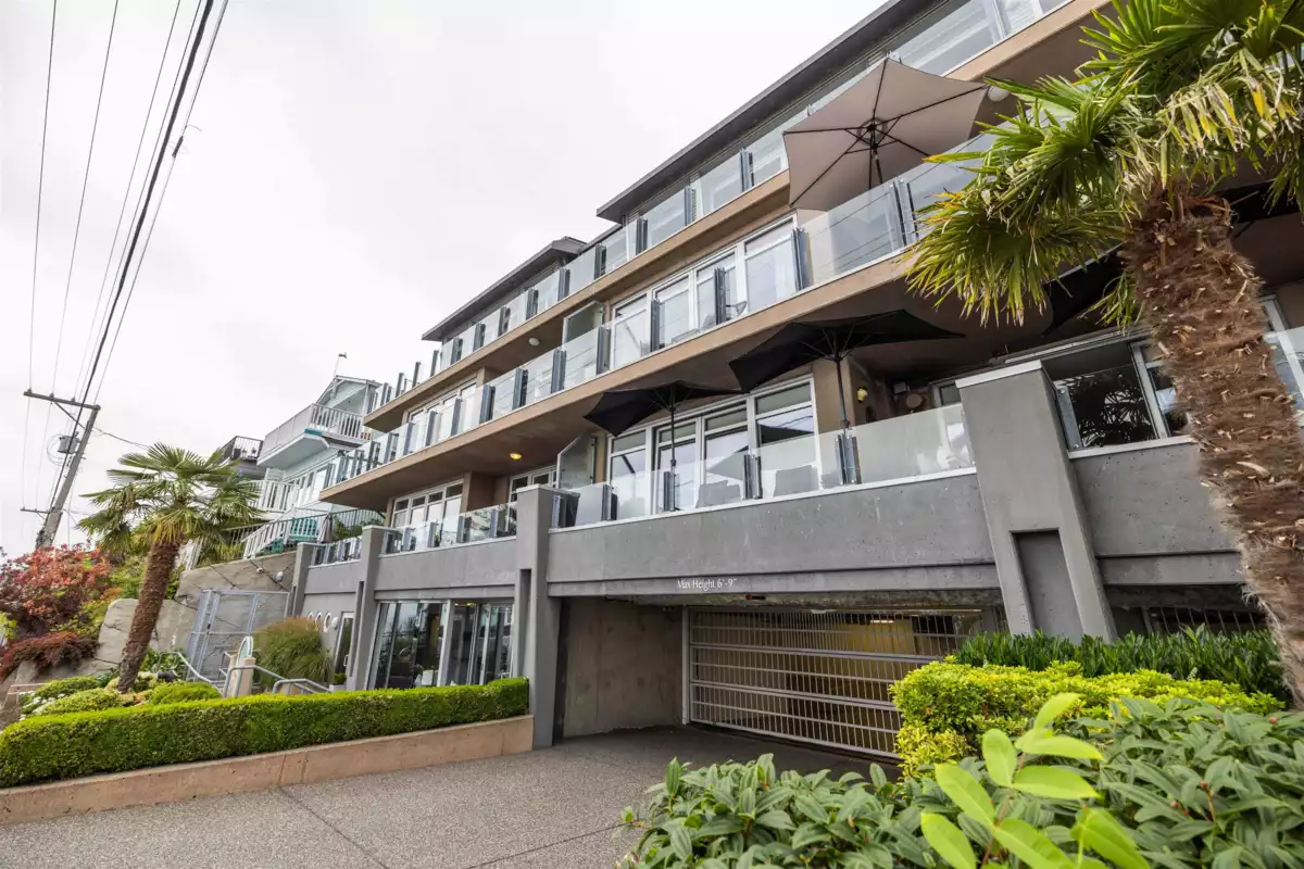 Dining Area Photo of 101 15097 Marine Drive, White Rock, BC