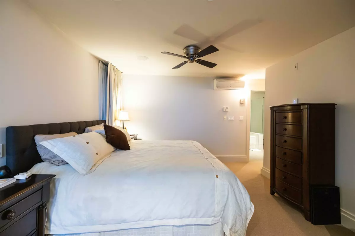 Entry Foyer Photo of 101 15097 Marine Drive, White Rock, BC