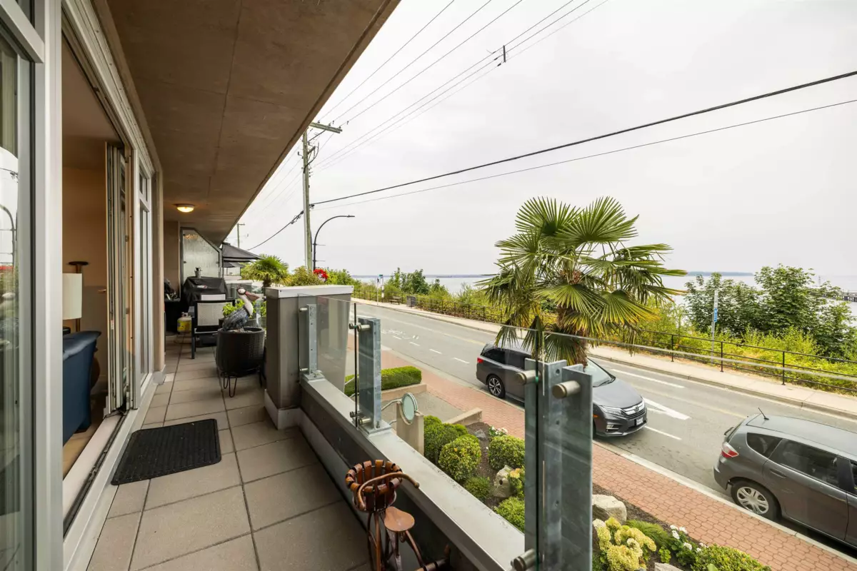 Guest Bathroom Photo of 101 15097 Marine Drive, White Rock, BC