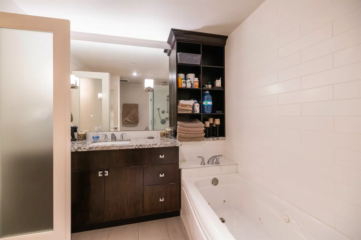 Hallway Photo of 101 15097 Marine Drive, White Rock, BC