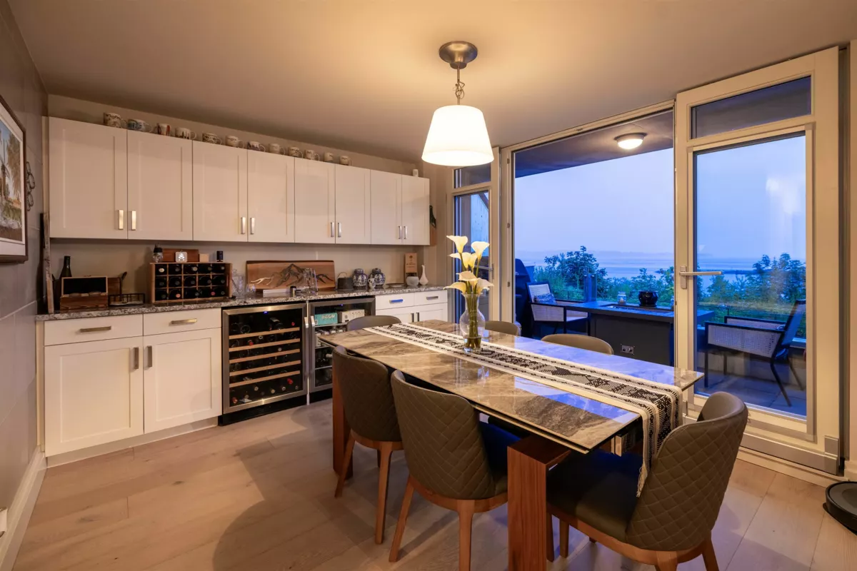 Kitchen Island Photo of 101 15097 Marine Drive, White Rock, BC
