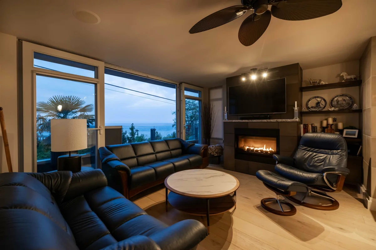 Neighborhood Park Photo Near 101 15097 Marine Drive, White Rock, BC