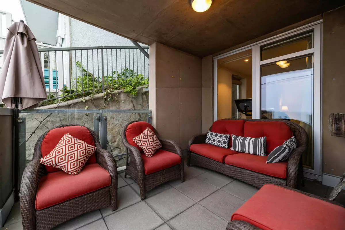 Powder Room Photo of 101 15097 Marine Drive, White Rock, BC