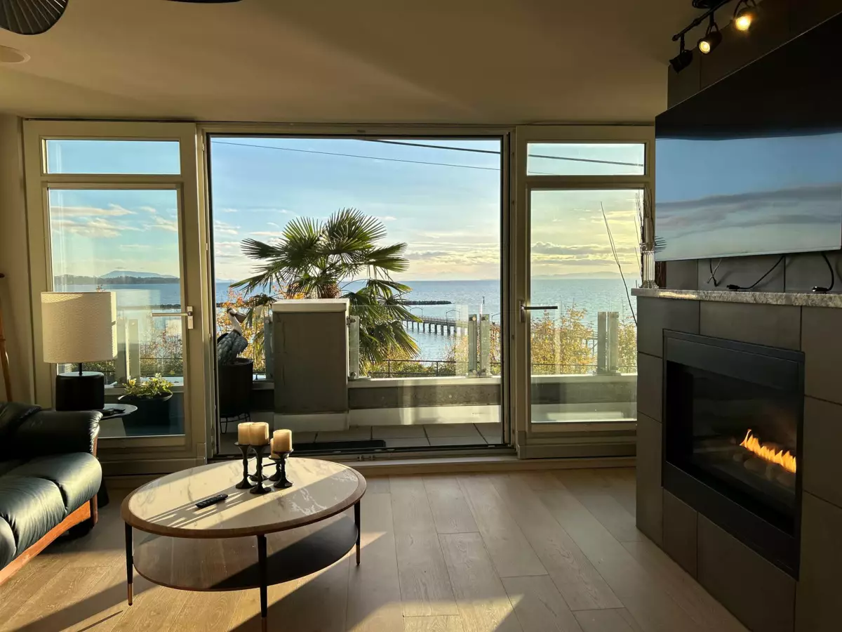 Primary Bathroom Photo of 101 15097 Marine Drive, White Rock, BC