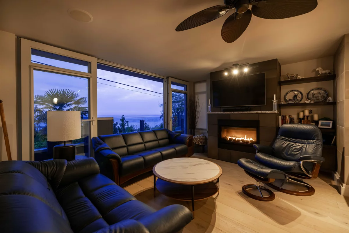 Primary Bedroom Photo of 101 15097 Marine Drive, White Rock, BC