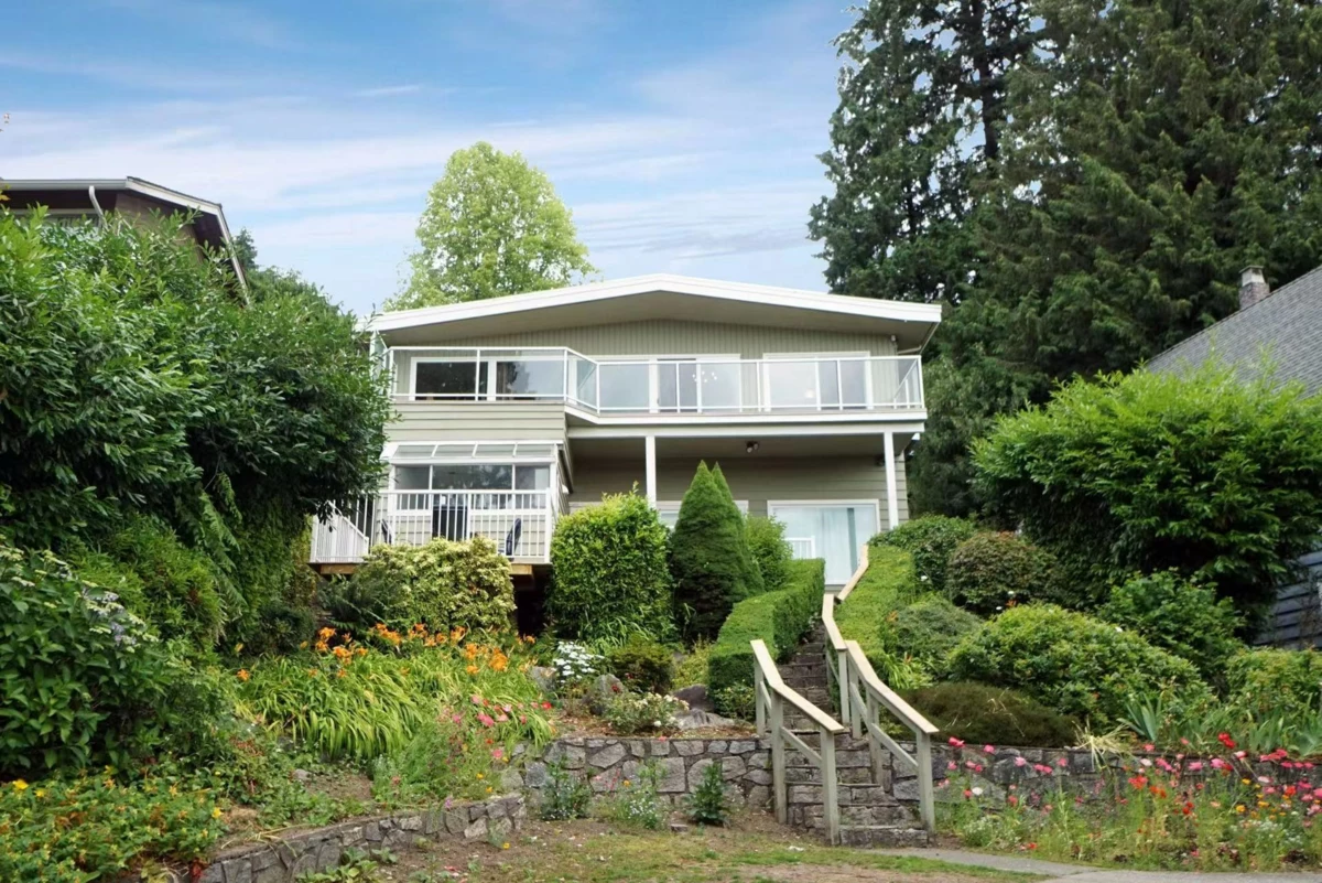 Exterior Front Photo of 850 Esquimalt Avenue, West Vancouver, BC