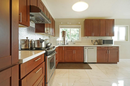 Kitchen Photo of 850 Esquimalt Avenue, West Vancouver, BC