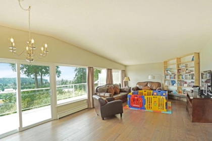 Living Room Photo of 850 Esquimalt Avenue, West Vancouver, BC