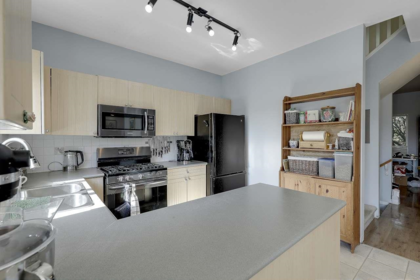 Kitchen Island Photo of 20526 66a Avenue, Langley, BC