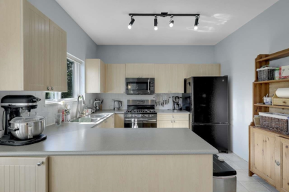 Kitchen Photo of 20526 66a Avenue, Langley, BC