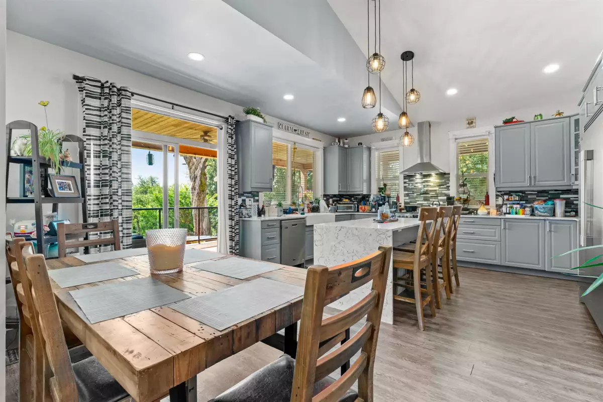 Breakfast Nook Photo of 30957 Gunn Avenue, Mission, BC