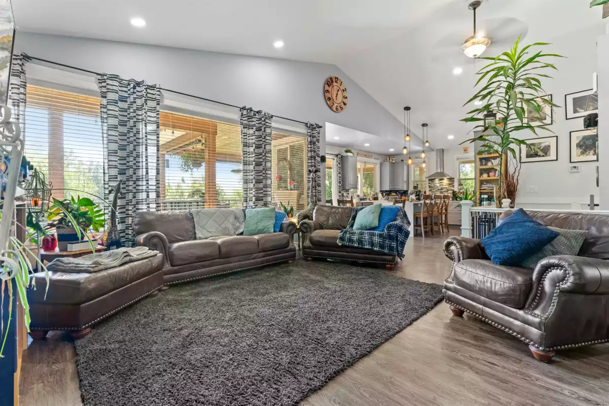 Kitchen Island Photo of 30957 Gunn Avenue, Mission, BC