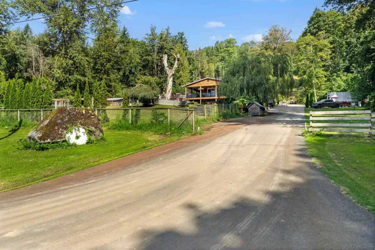 Living Room Photo of 30957 Gunn Avenue, Mission, BC