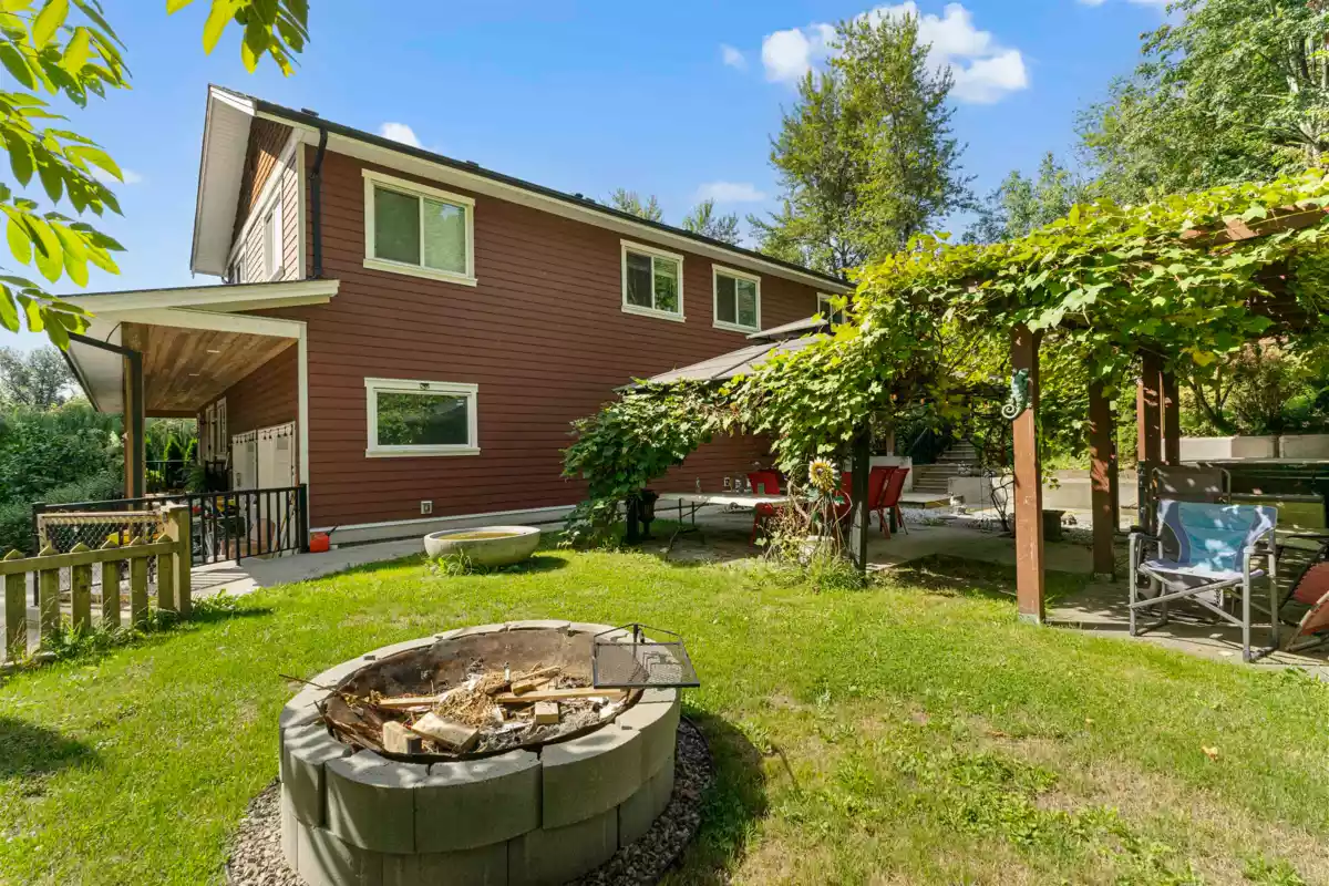 Outdoor Kitchen Photo of 30957 Gunn Avenue, Mission, BC