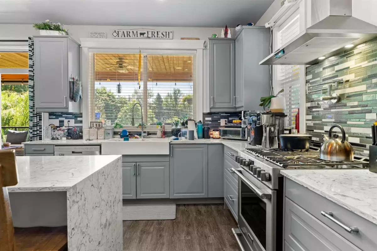 Primary Bathroom Photo of 30957 Gunn Avenue, Mission, BC