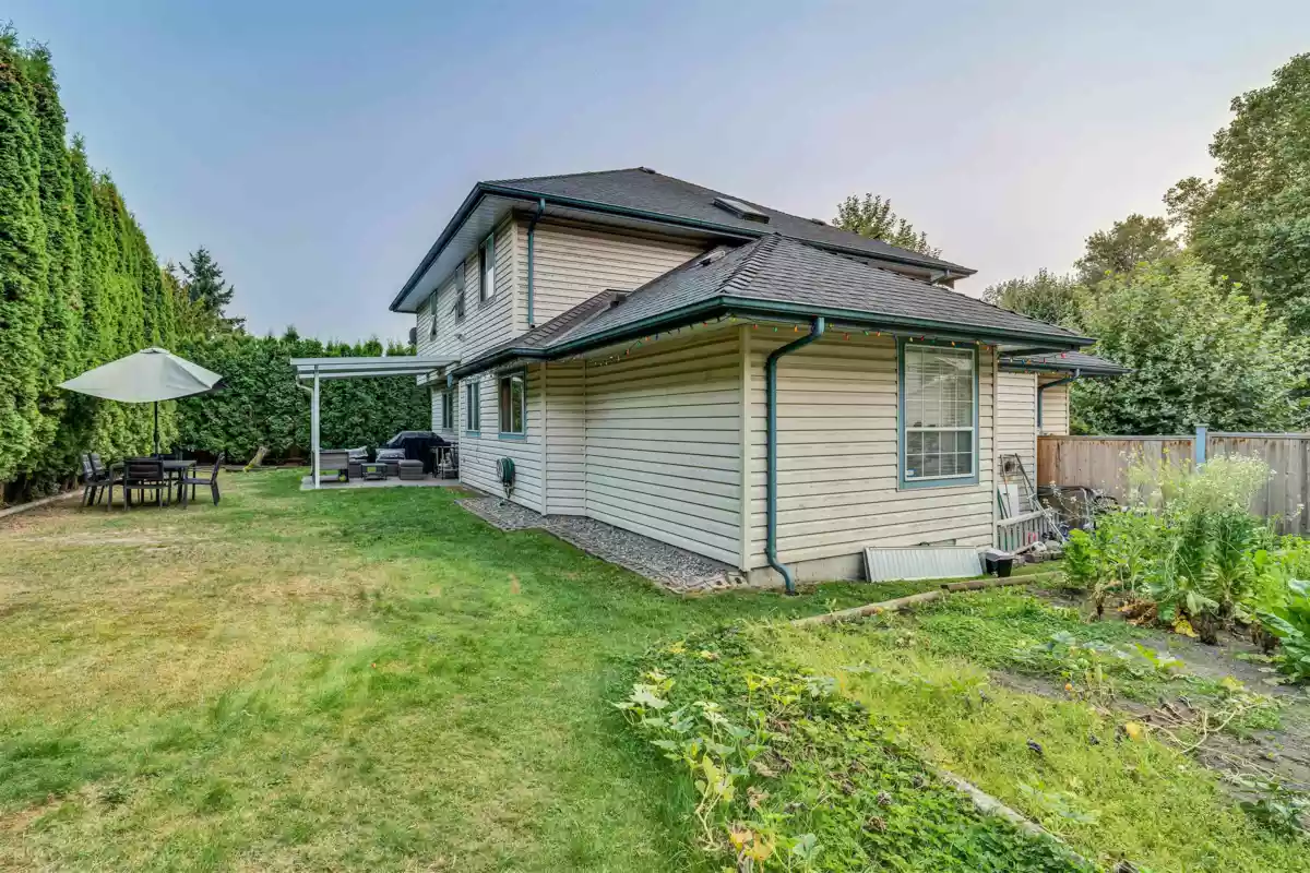 Kitchen Island Photo of 8662 141b Street, Surrey, BC