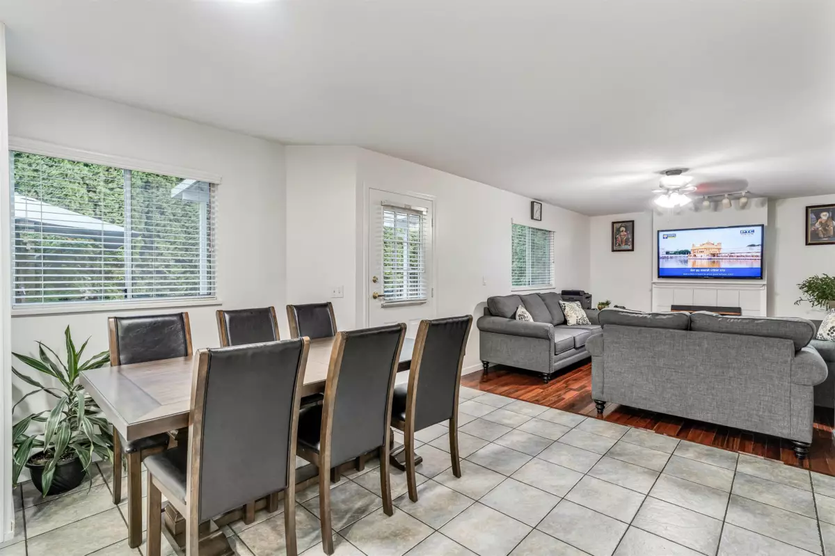 Laundry Room Photo of 8662 141b Street, Surrey, BC