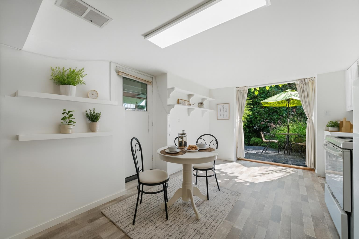 Basement Recreation Room Photo of 1376 11th Street, West Vancouver, BC