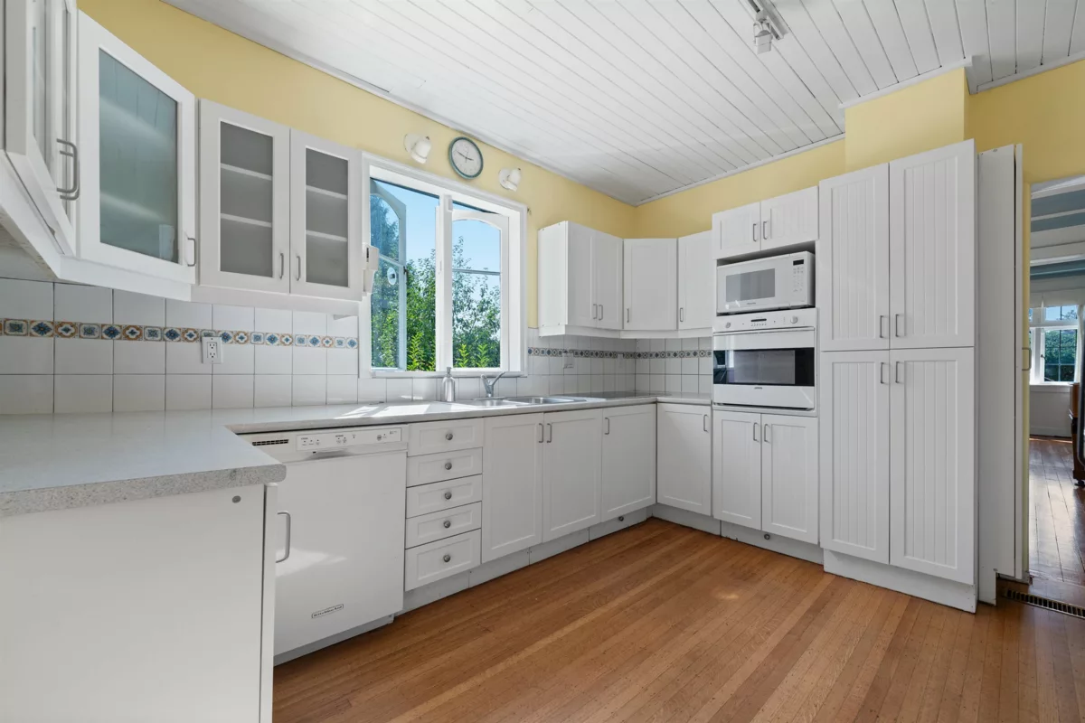 Breakfast Nook Photo of 1376 11th Street, West Vancouver, BC