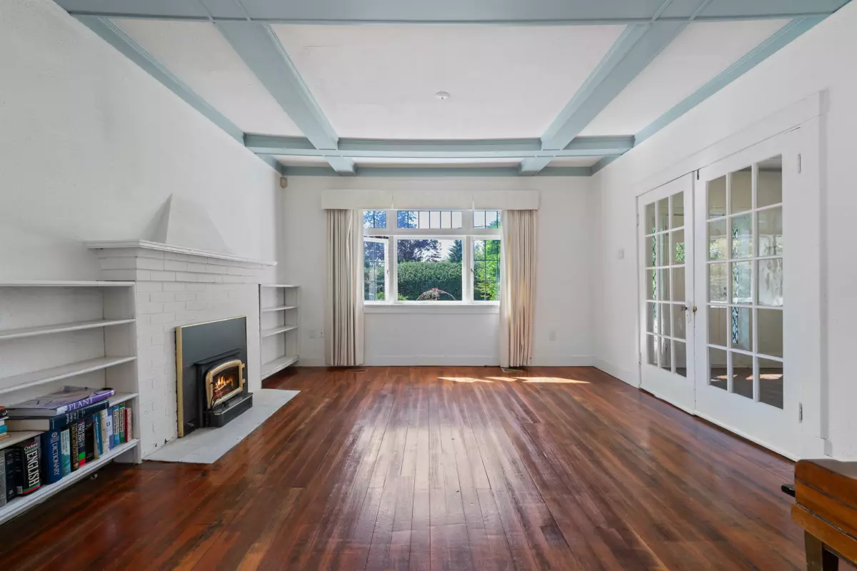 Dining Area Photo of 1376 11th Street, West Vancouver, BC