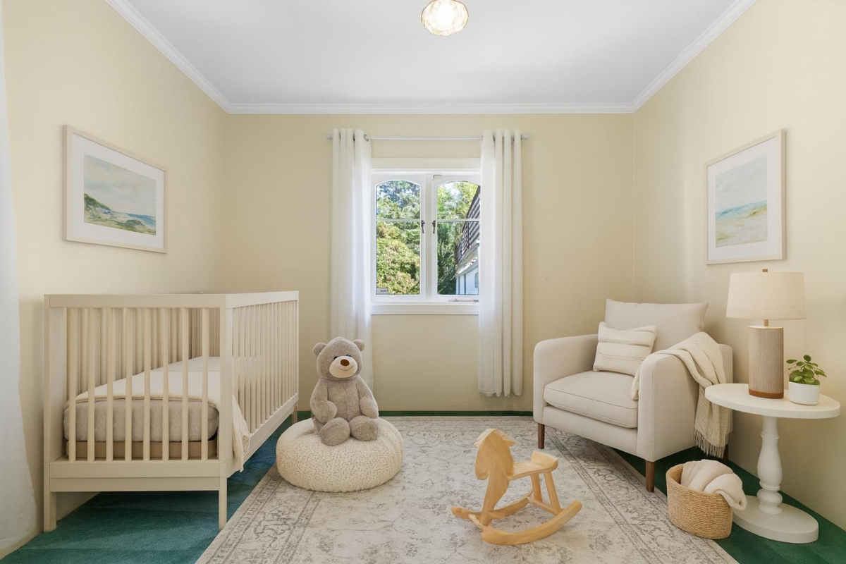 Guest Bathroom Photo of 1376 11th Street, West Vancouver, BC