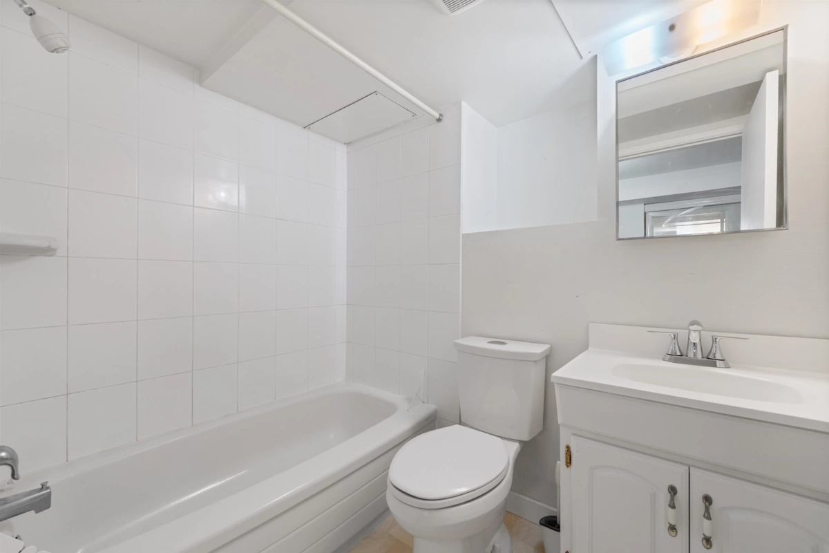 Staircase Photo of 1376 11th Street, West Vancouver, BC