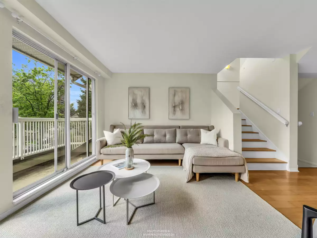 Kitchen Island Photo of 3461 Amberly Place, Vancouver, BC