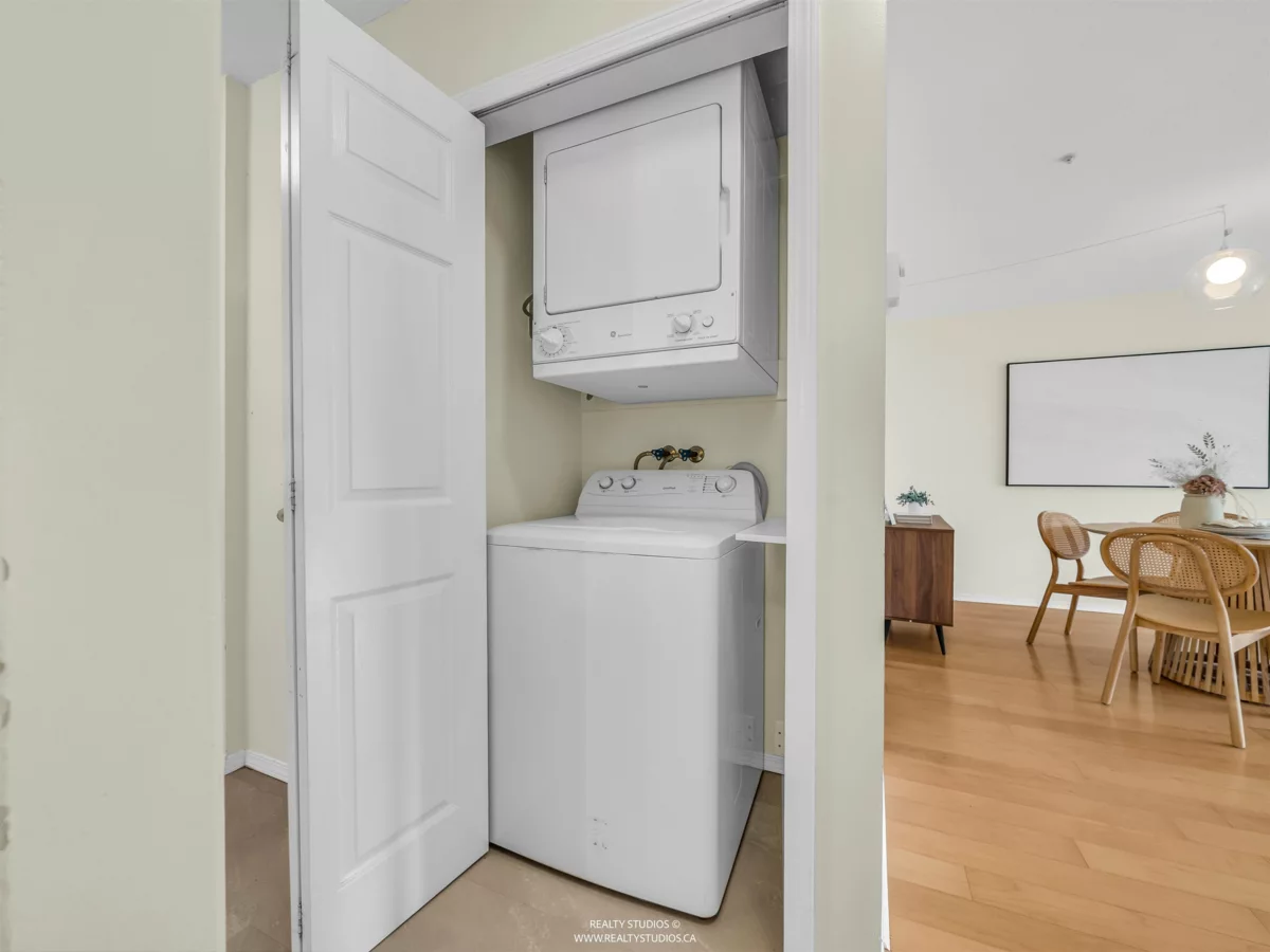 Powder Room Photo of 3461 Amberly Place, Vancouver, BC