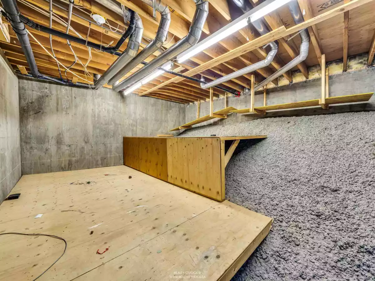 Swimming Pool Photo of 3461 Amberly Place, Vancouver, BC