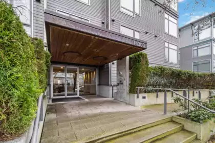 Entry Foyer Photo of 201 14300 Riverport Way, Richmond, BC