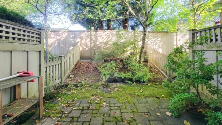 Front Yard Photo of 47 15353 100 Avenue, Surrey, BC