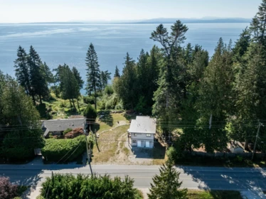 7835 Redrooffs Road, Halfmoon Bay, BC, Halfmoon Bay — Single Family Residence for sale