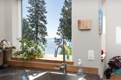 Primary Bathroom Photo of 7835 Redrooffs Road, Halfmoon Bay, BC