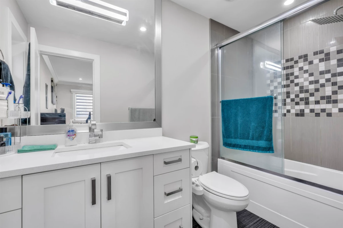 Entry Foyer Photo of 11899 74b Avenue, Delta, BC