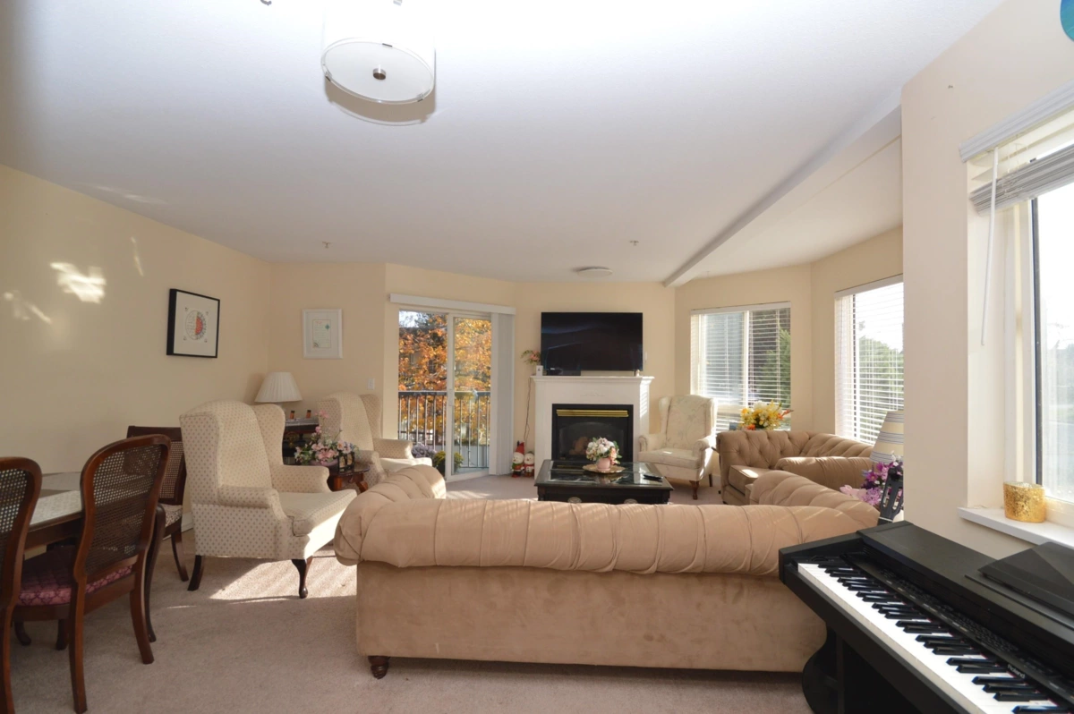 Kitchen Island Photo of 202 31831 Peardonville Road, Abbotsford, BC