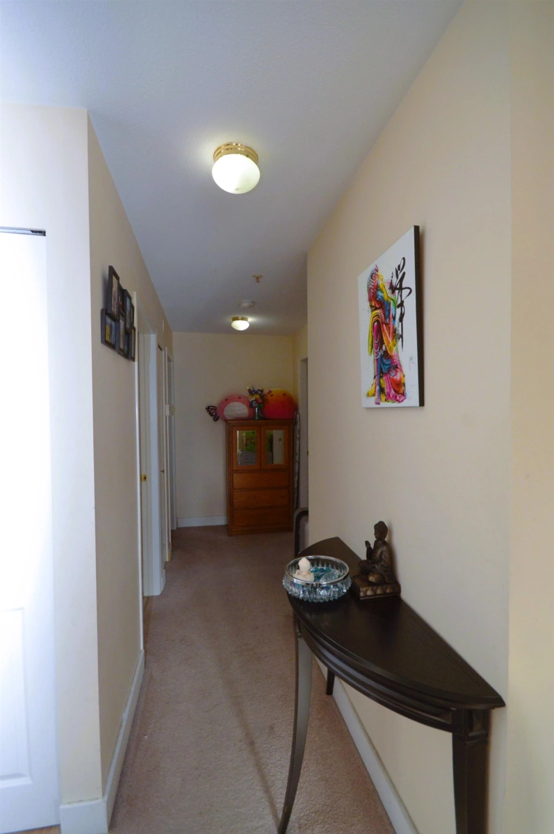 Primary Bathroom Photo of 202 31831 Peardonville Road, Abbotsford, BC