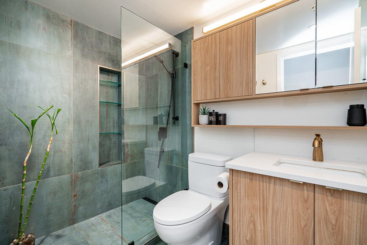 Entry Foyer Photo of 603 1318 Homer Street, Vancouver, BC