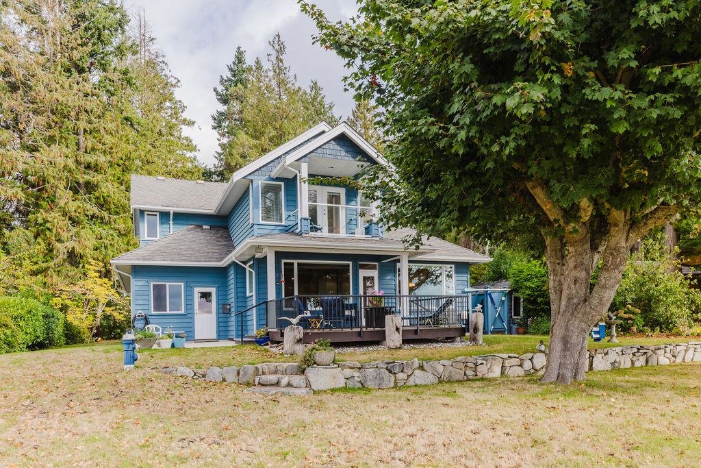 Family Room Photo of 1537 Mccullough Road, Sechelt, BC