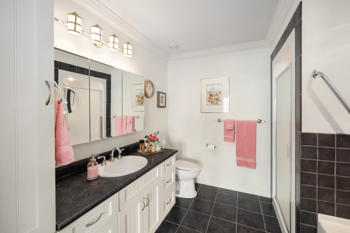 Front Yard Photo of 1537 Mccullough Road, Sechelt, BC