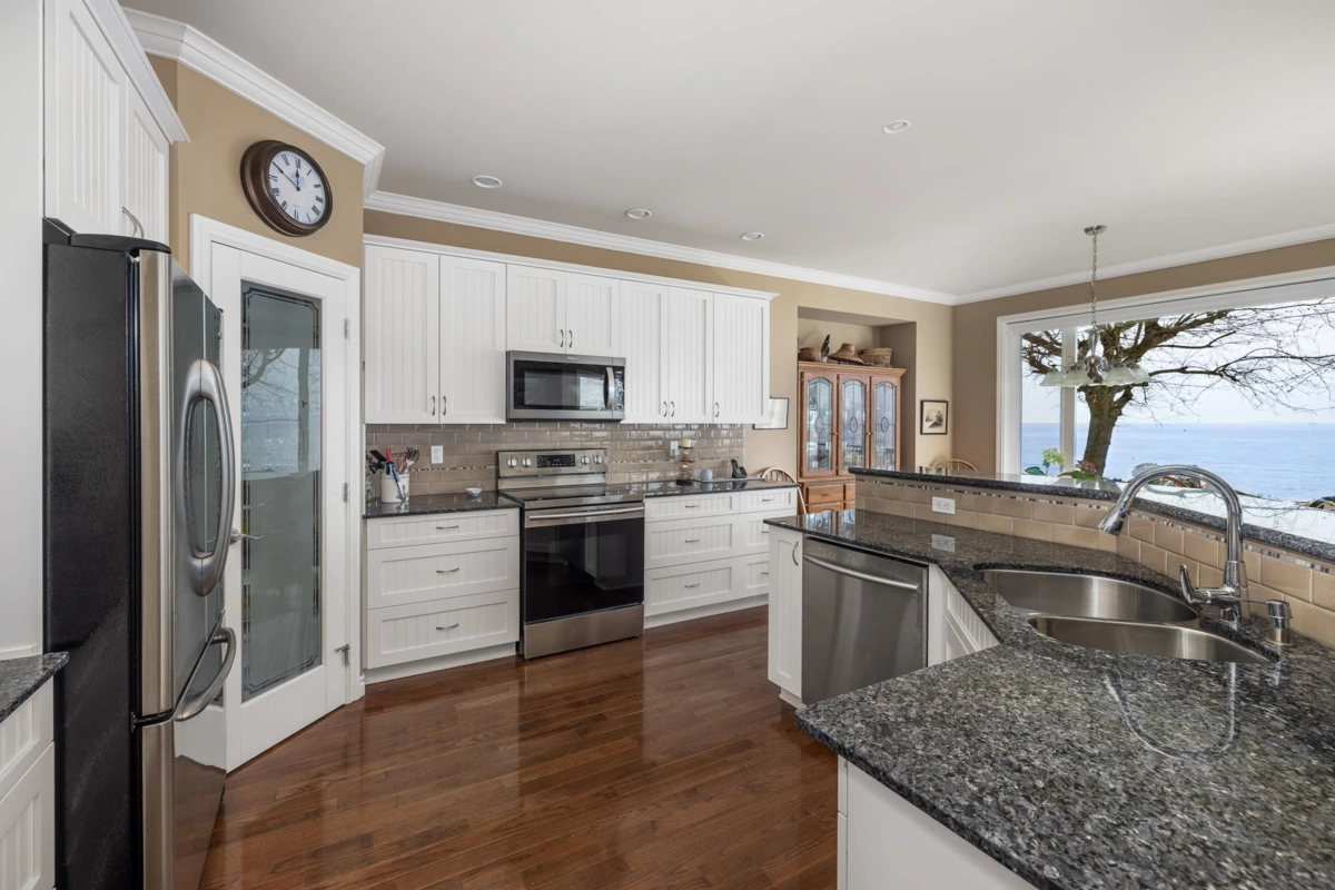 Guest Bathroom Photo of 1537 Mccullough Road, Sechelt, BC