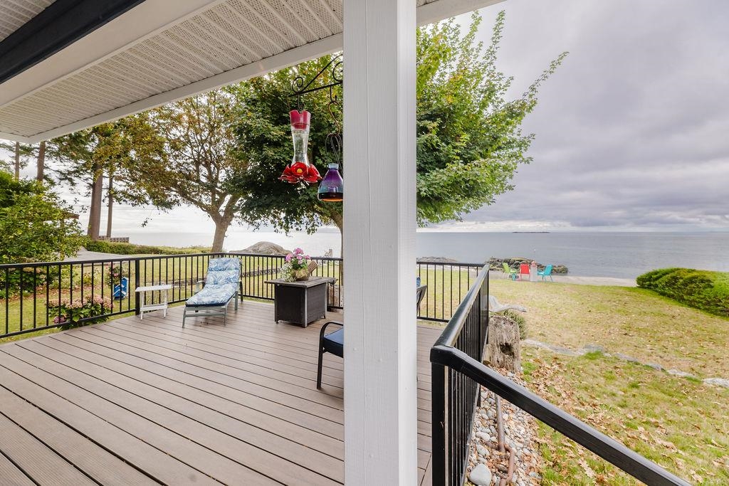 Kitchen Photo of 1537 Mccullough Road, Sechelt, BC