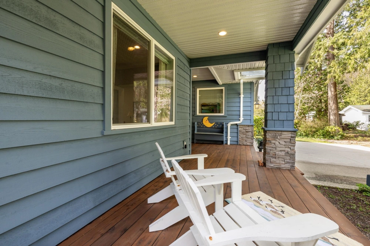 Living Room Photo of 1537 Mccullough Road, Sechelt, BC